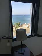 Stunning sea-front maisonette