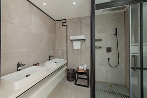 LiuHeYunYan Hotel.Dali