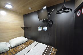 Capsule hotel ALOHA
