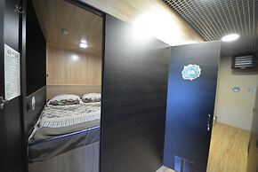 Capsule hotel ALOHA