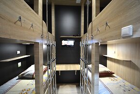 Capsule hotel ALOHA