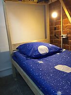 Like Hostel