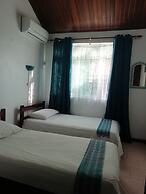 La Joliette Bungalow - Opposite Pereybere Beach