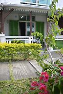 La Joliette Bungalow - Opposite Pereybere Beach