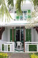 La Joliette Bungalow - Opposite Pereybere Beach