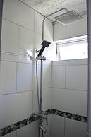 La Joliette Bungalow - Opposite Pereybere Beach