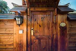 Yun Ju Courtyard Apartment