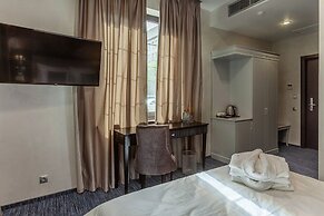 Seasons Boutique Hotel