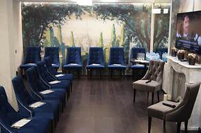 Seasons Boutique Hotel