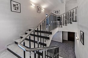 Seasons Boutique Hotel