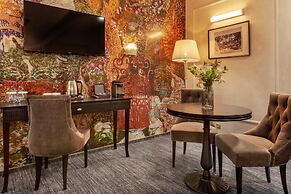 Seasons Boutique Hotel