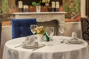 Seasons Boutique Hotel