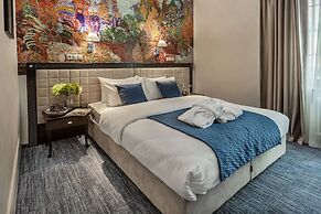 Seasons Boutique Hotel