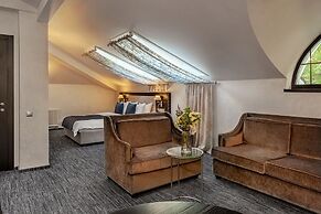 Seasons Boutique Hotel