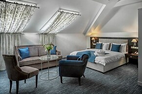 Seasons Boutique Hotel