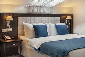 Seasons Boutique Hotel