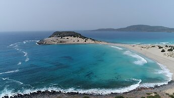 Eight Dimensions Capari Suites Elafonisos