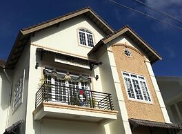 All Aboard Hostel & Cafe