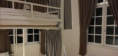 All Aboard Hostel & Cafe