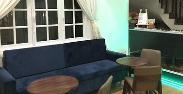 All Aboard Hostel & Cafe