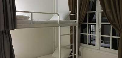 All Aboard Hostel & Cafe