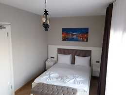 Leader Mansion Hotel & Suite