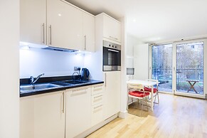 Modern Apt. in the Heart of Docklands