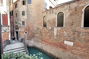 Stunning Modern Apartment in the Heart of Venice