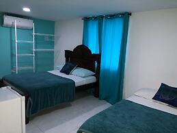 Islanders blue house - Hostel