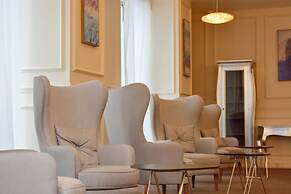 The Grand Gloria Hotel