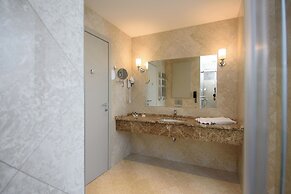 The Grand Gloria Hotel