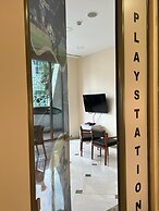 The Grand Gloria Hotel