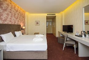 The Grand Gloria Hotel