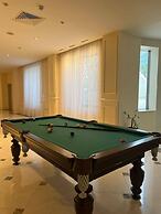 The Grand Gloria Hotel