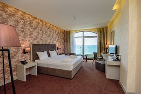 The Grand Gloria Hotel