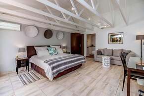 Sitatunga Guest Lodge & Transfers