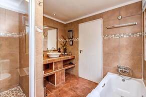 Sitatunga Guest Lodge & Transfers