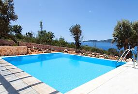 Zidanos Luxurious Villa