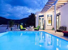 Zidanos Luxurious Villa