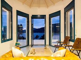 Zidanos Luxurious Villa