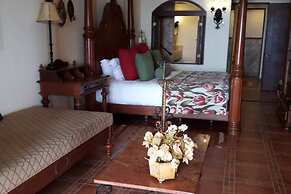 Unique Master 1 Bedroom Suite 1 King