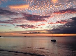 Garden Apartment On The Beach