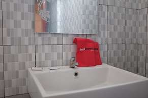 RedDoorz Plus near Senen