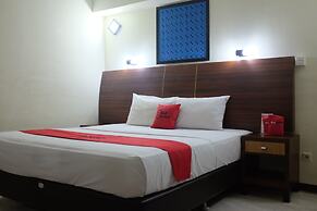 RedDoorz Plus near Senen