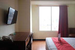 RedDoorz Plus near Senen