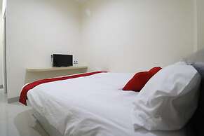 RedDoorz Plus near Mall Ciputra Jakarta