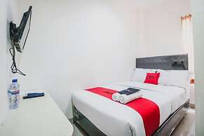 RedDoorz Plus near Mall Ciputra Jakarta
