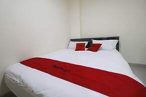 RedDoorz Plus near Mall Ciputra Jakarta
