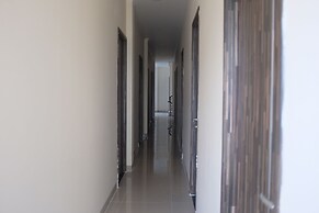 RedDoorz Plus near Mall Ciputra Jakarta