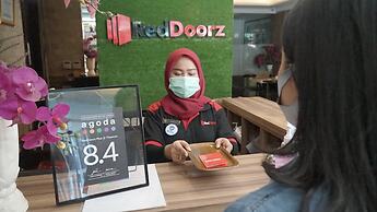 RedDoorz Plus @ Thamrin